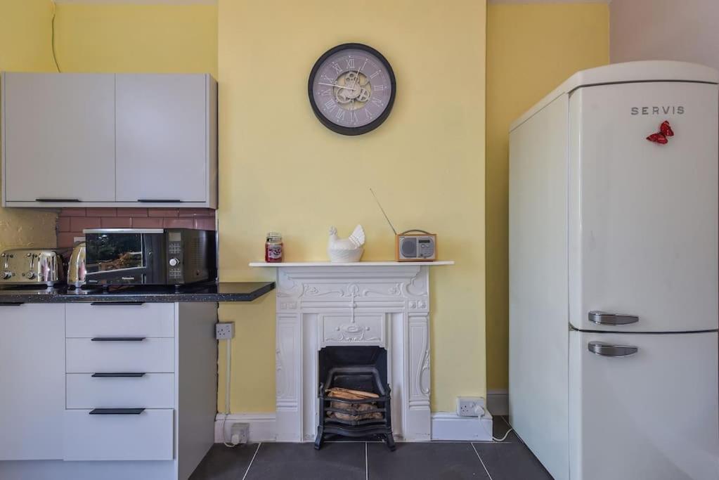 Traditional 3-Bed Property In Pontcanna With Parking Cardiff Exterior foto