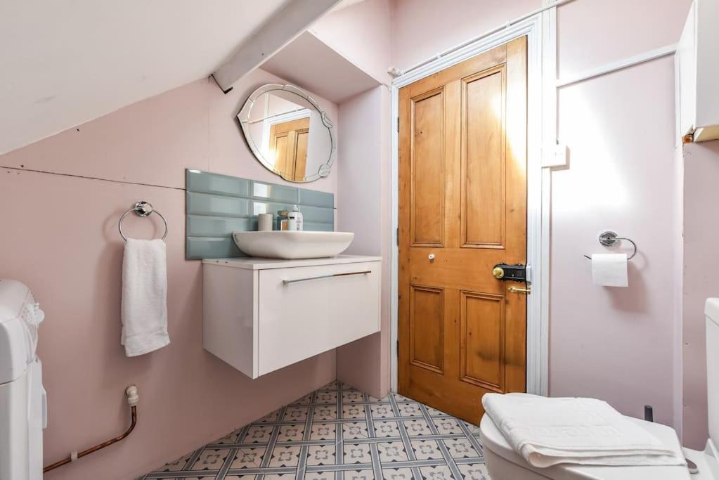 Traditional 3-Bed Property In Pontcanna With Parking Cardiff Exterior foto