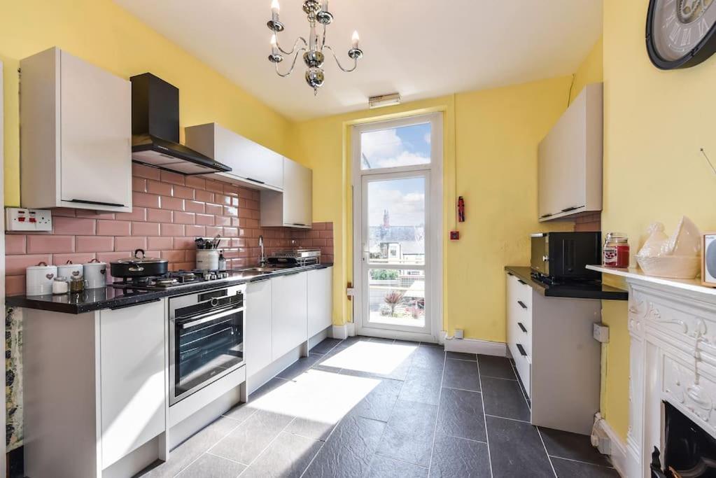 Traditional 3-Bed Property In Pontcanna With Parking Cardiff Exterior foto