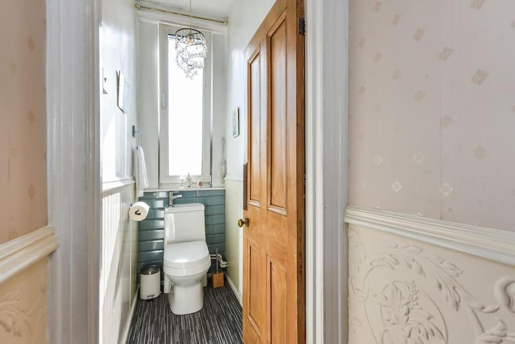 Traditional 3-Bed Property In Pontcanna With Parking Cardiff Exterior foto