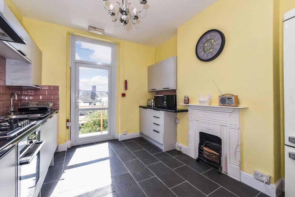 Traditional 3-Bed Property In Pontcanna With Parking Cardiff Exterior foto