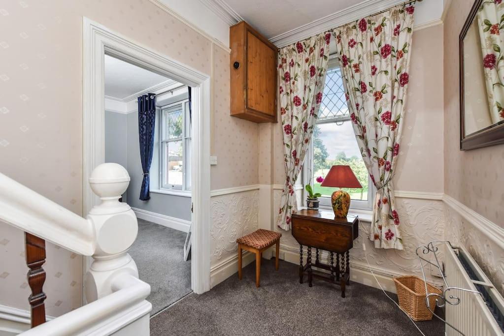 Traditional 3-Bed Property In Pontcanna With Parking Cardiff Exterior foto