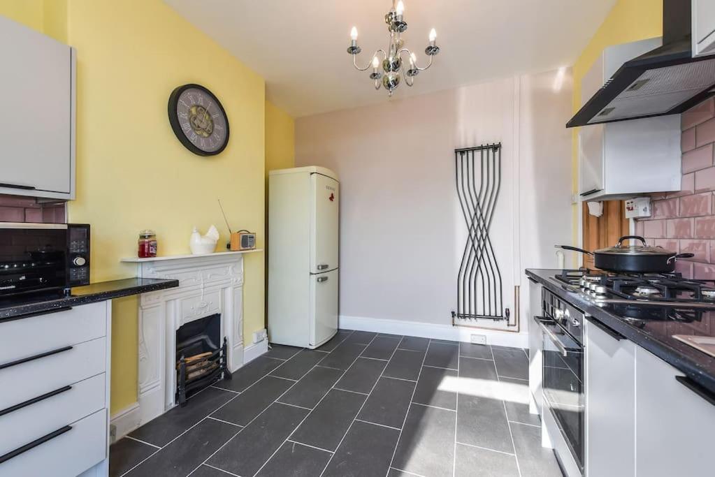 Traditional 3-Bed Property In Pontcanna With Parking Cardiff Exterior foto
