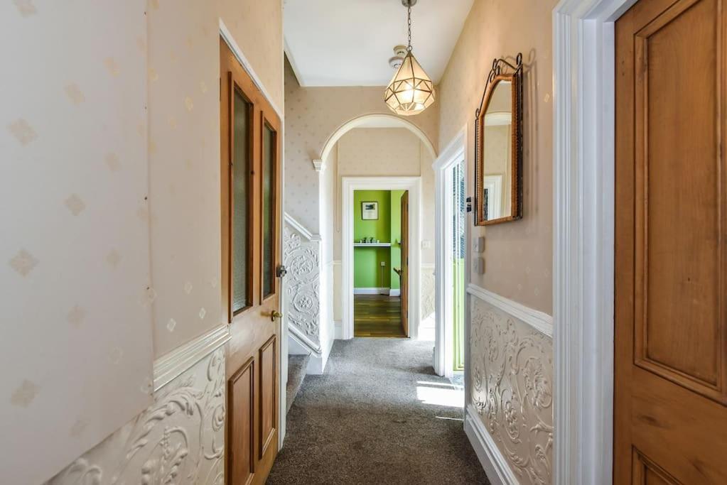 Traditional 3-Bed Property In Pontcanna With Parking Cardiff Exterior foto