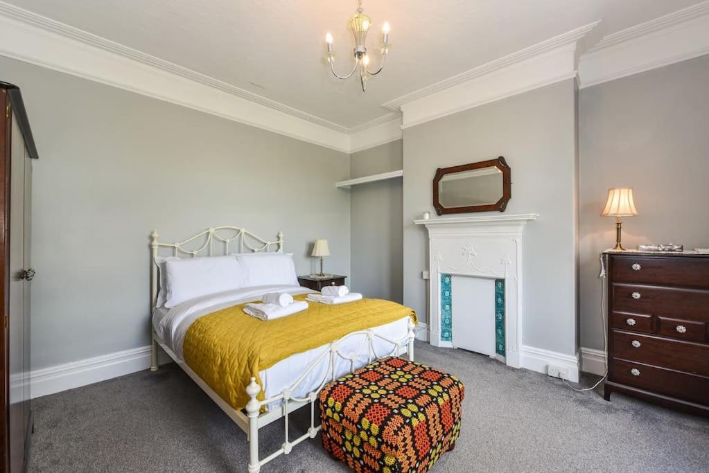 Traditional 3-Bed Property In Pontcanna With Parking Cardiff Exterior foto